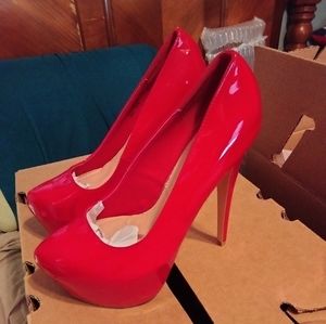 ShoeDazzle Red ♥️ hidden platforms. 8.5